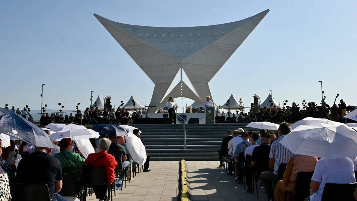 Monument and Memorial Centre, Zuc